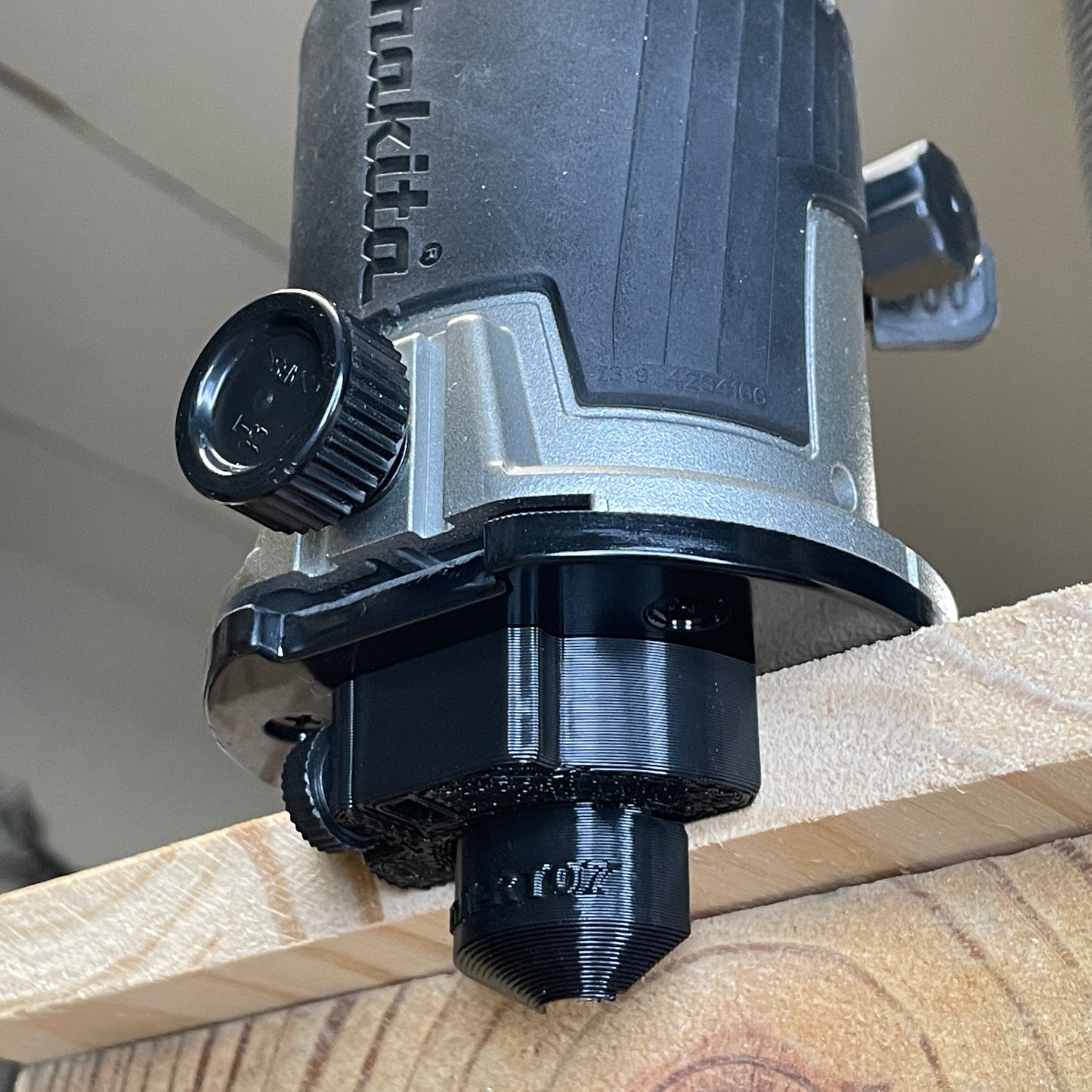 Makita RT07 Fixed Base Trim Router Edge Covers